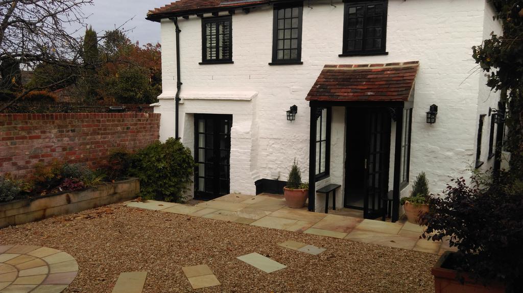 Henry VIII Cottage In The Heart Of Henley Bagian luar foto