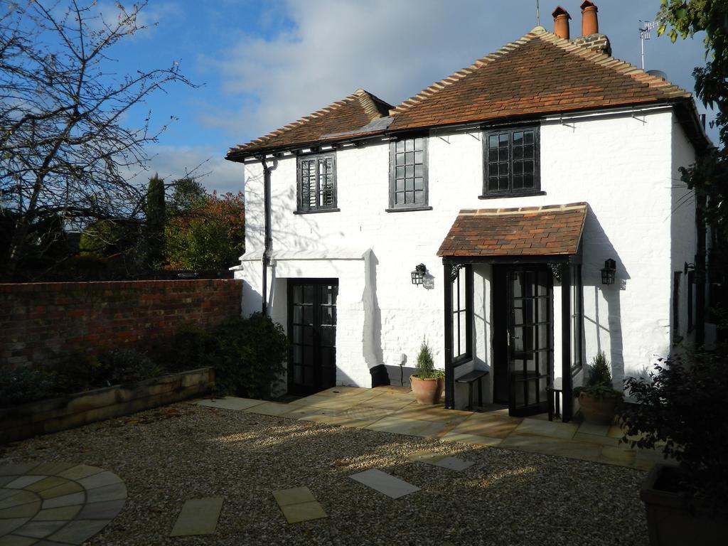 Henry VIII Cottage In The Heart Of Henley Bagian luar foto