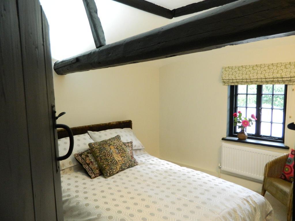 Henry VIII Cottage In The Heart Of Henley Bagian luar foto
